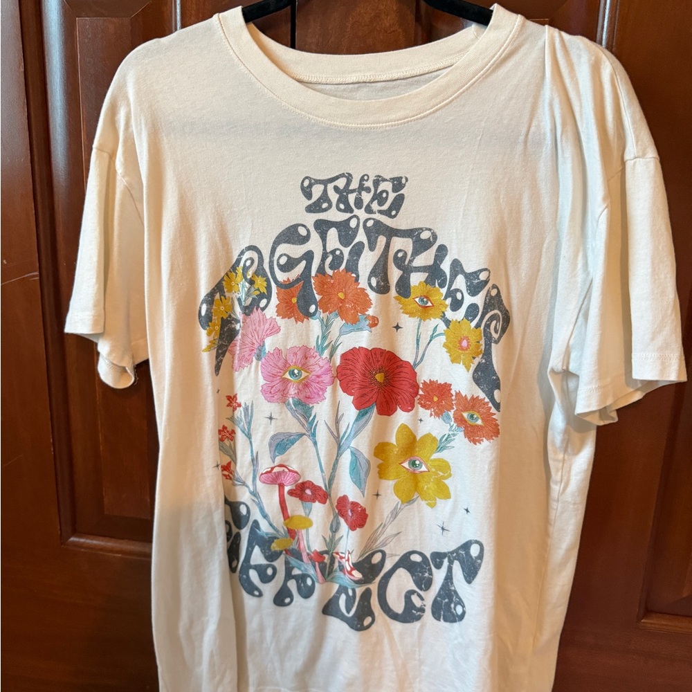 Hollister Cream Graphic Tee